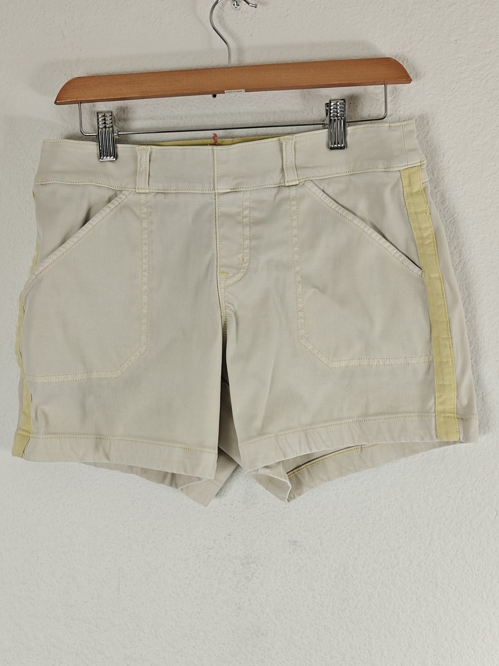 SPANX Stretch Twill High Rise Shaping Shorts Pale Yellow Neutral Minimalist M